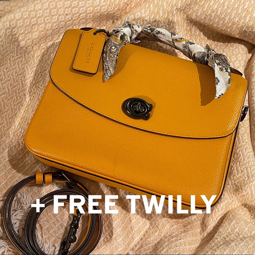 COACH - CASSIE Pebble Leather Handbag